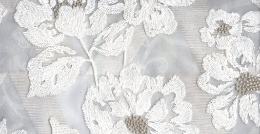 AP/The white book II/103307 Bella Frost/18508