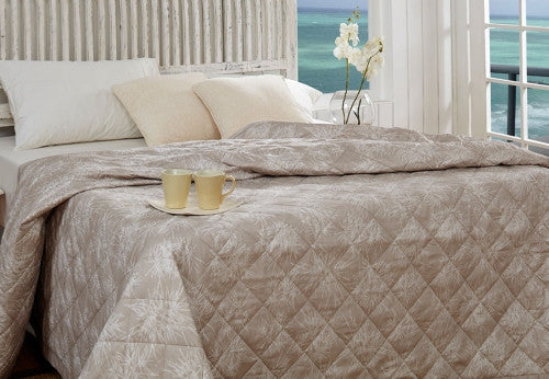 Spikes Print Beige Single Quilt