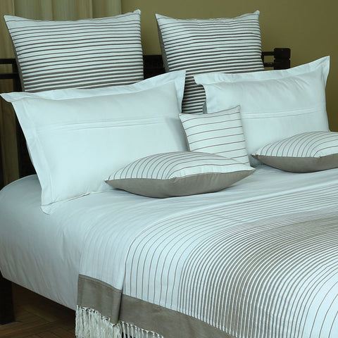 Tuck Bedspread Brown