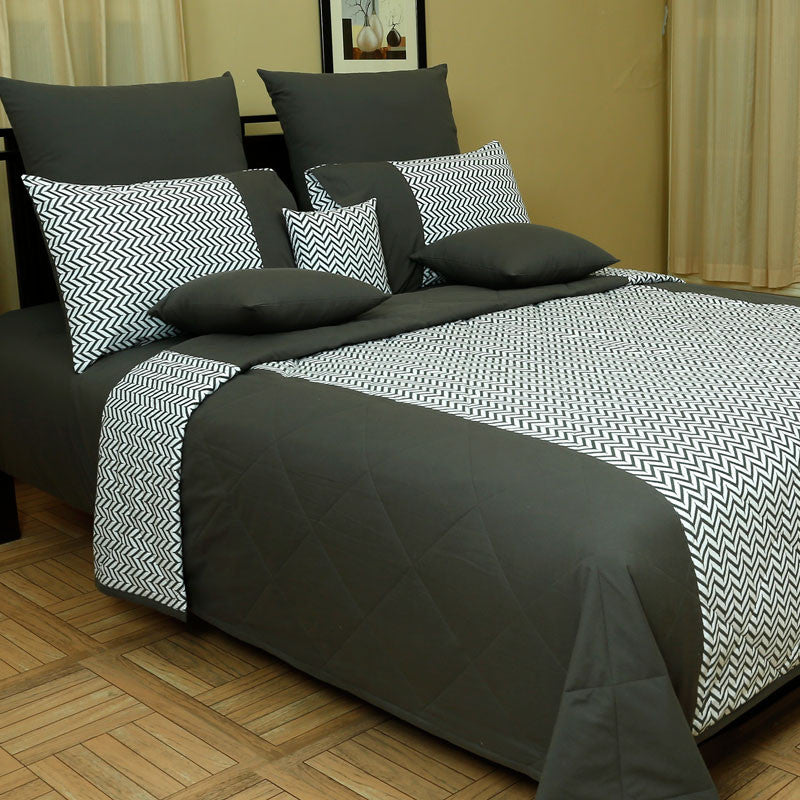 Zig Zag Bedspread Grey (Quilted) with Pillow Cover
